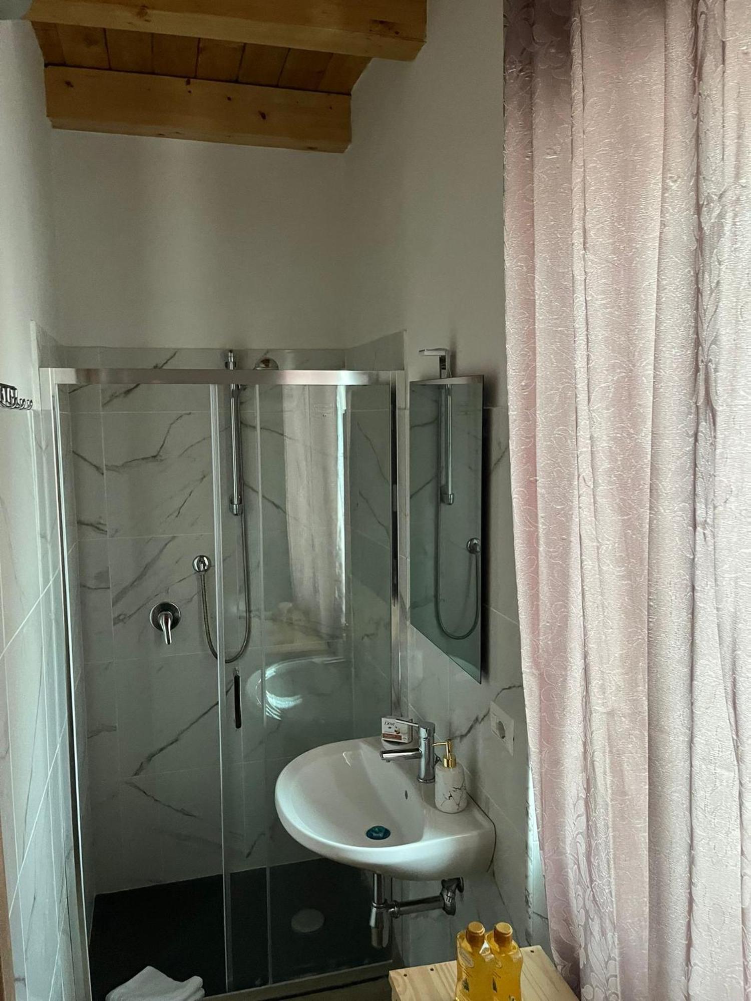 菲乌米奇诺 New House酒店 外观 照片